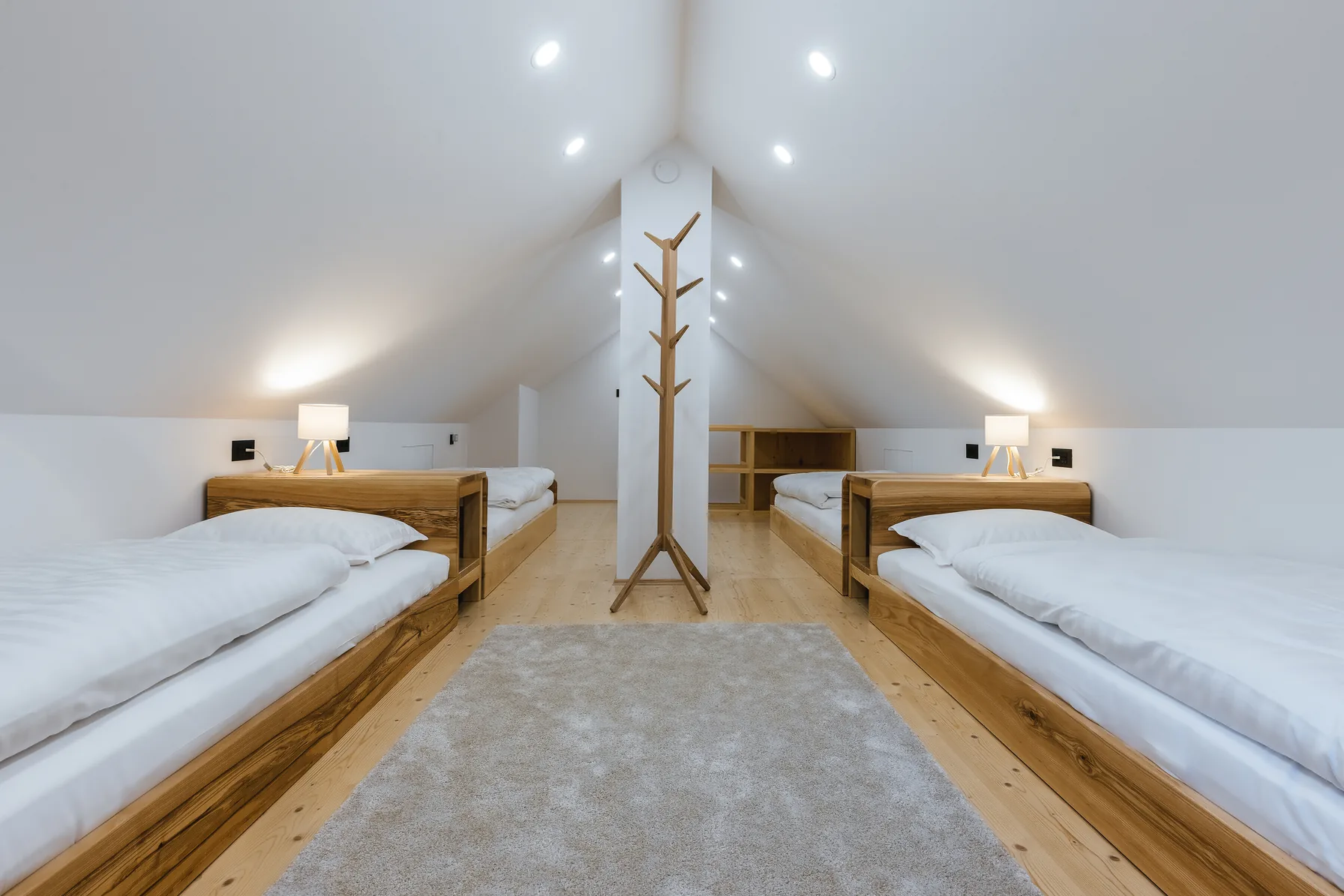 Charming attic room with 4 beds, Alpine House 77, Podkoren