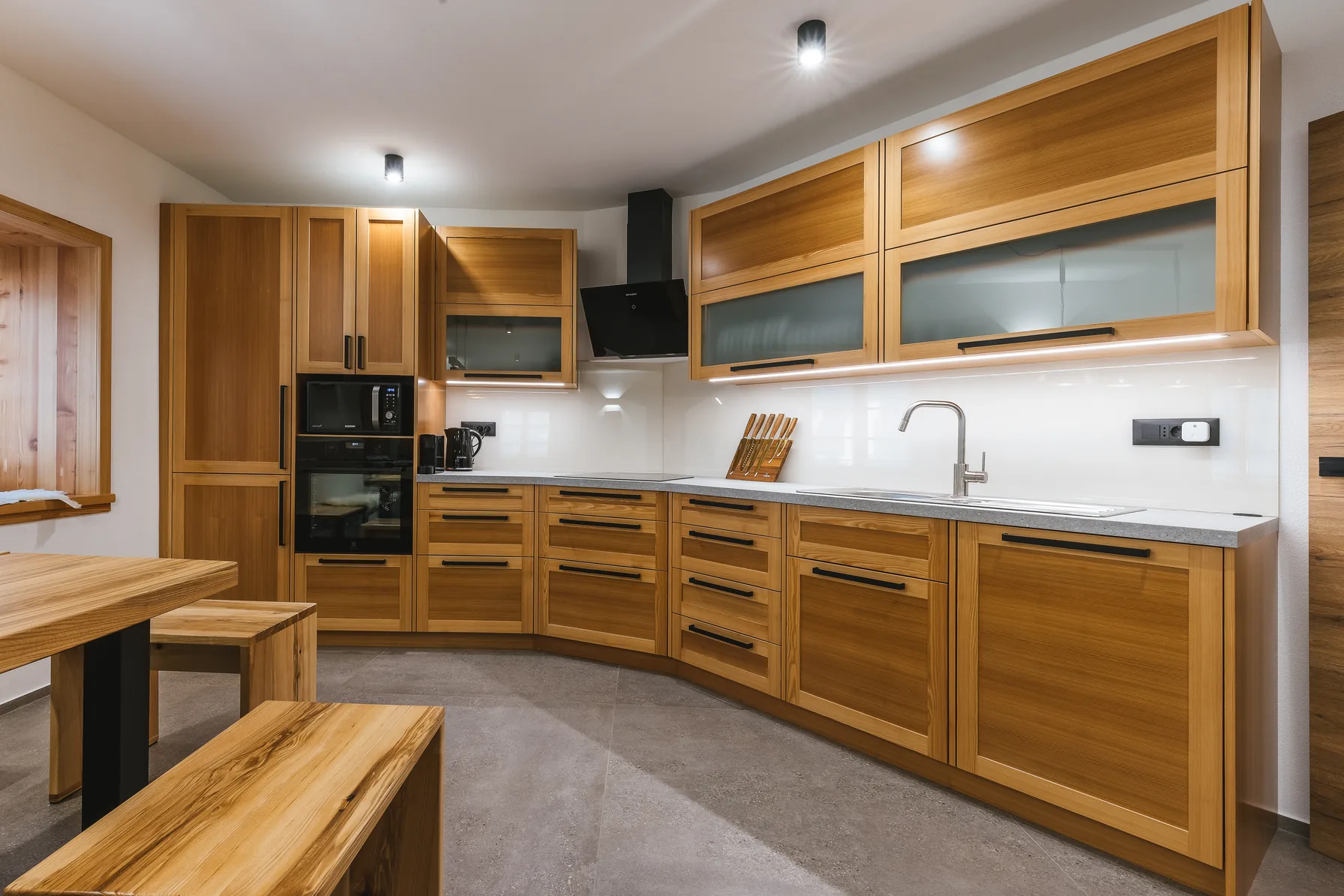 Fully equipped modern kitchen with wood cabinetry